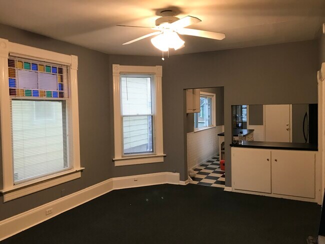 2477 N Oakland Ave, Unit Lower