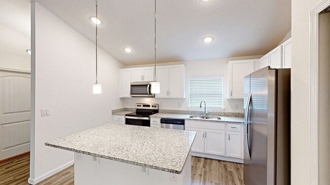 1025 Tevis St SE in Palm Bay, FL - Building Photo - Building Photo
