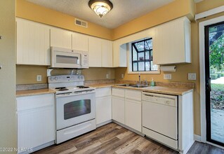 4157 Spirea Dr in Wilmington, NC - Building Photo - Building Photo