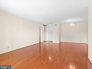 8370 Greensboro Dr in McLean, VA - Building Photo - Building Photo