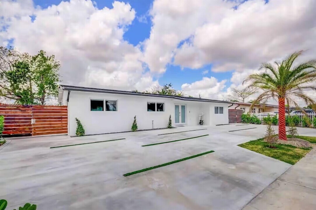 3530 SW 104th Ave in Miami, FL - Foto de edificio