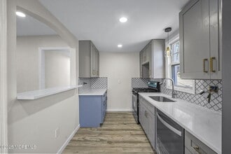728 Glen Rd in Sparta, NJ - Building Photo - Building Photo