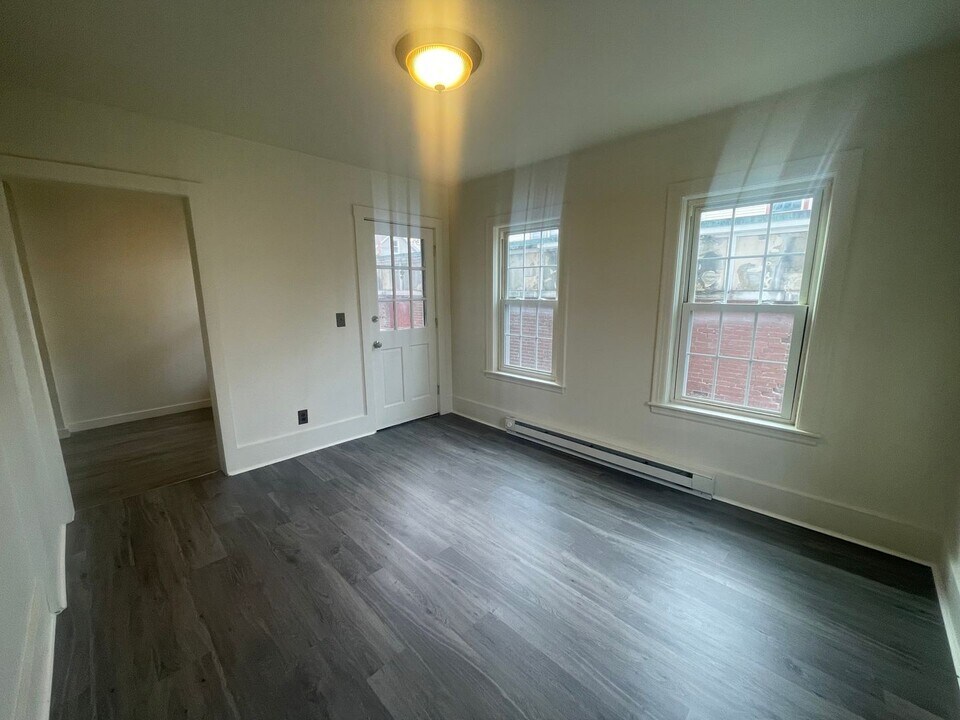 10-12-14 E Hoosac St in Adams, MA - Building Photo