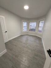 162 Renner Ave, Unit 1 in Newark, NJ - Foto de edificio - Building Photo