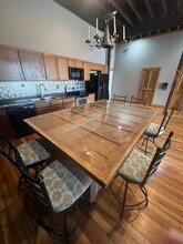 921 Broad St, Unit Y in Grinnell, IA - Foto de edificio - Building Photo