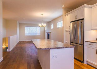 716 Victoria Rd in Nanaimo, BC - Building Photo - Building Photo