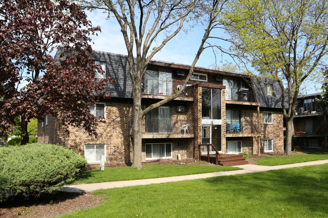 Orchard Hills Apartments in Hanover Park, IL - Foto de edificio - Building Photo