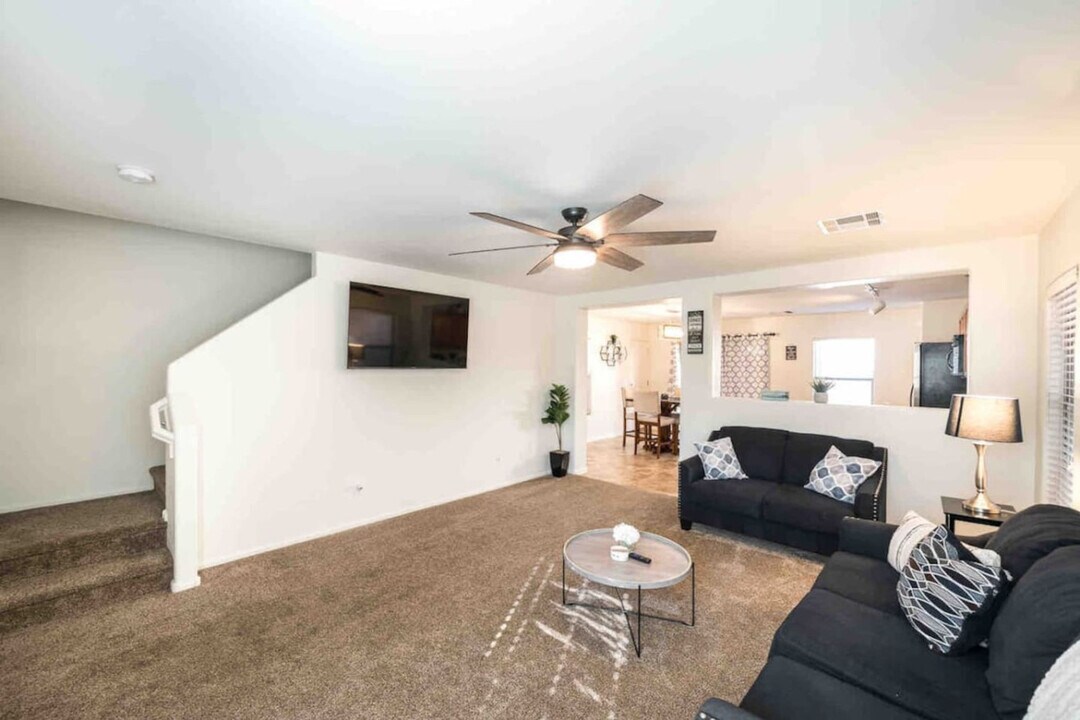 10948 W Elm St in Phoenix, AZ - Building Photo