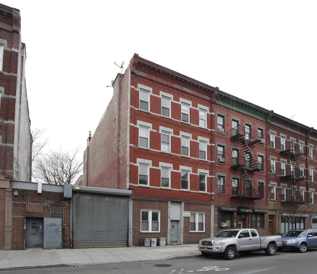 219 Franklin St in Brooklyn, NY - Foto de edificio - Building Photo