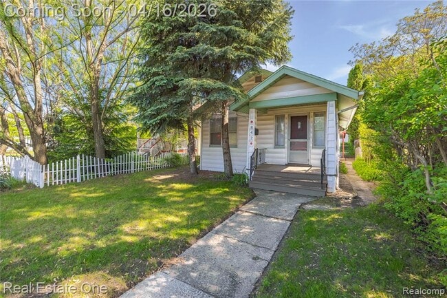 842 E 10 Mile Rd in Ferndale, MI - Building Photo - Building Photo