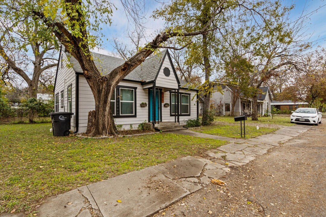 109 Harmon St in Cleburne, TX - Foto de edificio