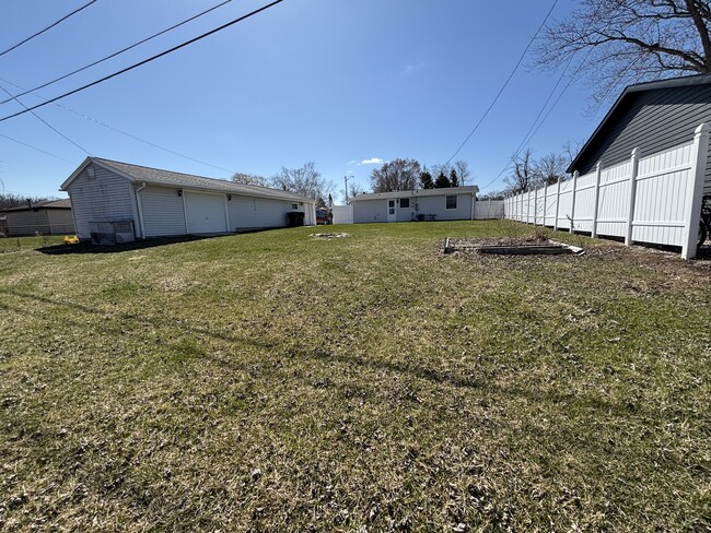 9332 Riverview Ln in Caledonia, WI - Building Photo - Building Photo