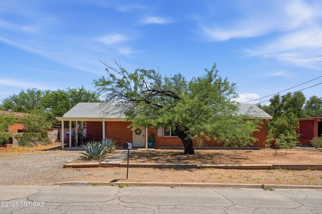 property at 4026 E Alhambra Pl