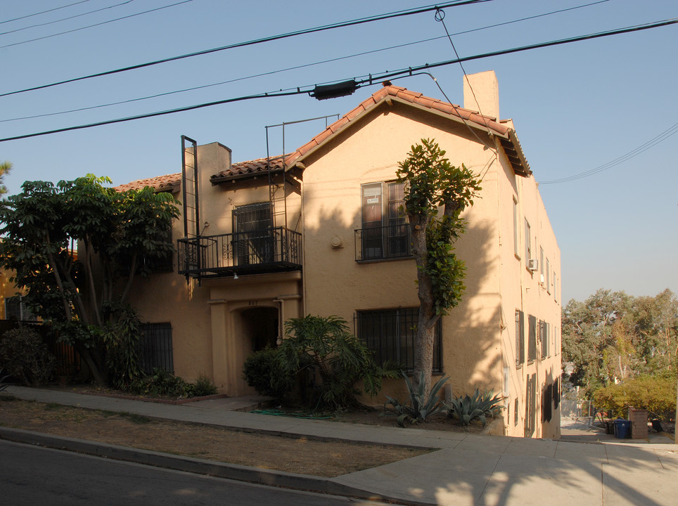 807 Hyperion Ave in Los Angeles, CA - Building Photo