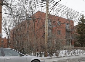3245 Goyer in Montréal, QC - Building Photo