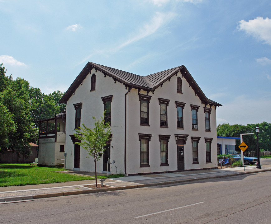 120 N Main St in Miamisburg, OH - Building Photo