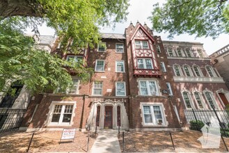 2127 N Dayton St, Unit 204 in Chicago, IL - Foto de edificio - Building Photo