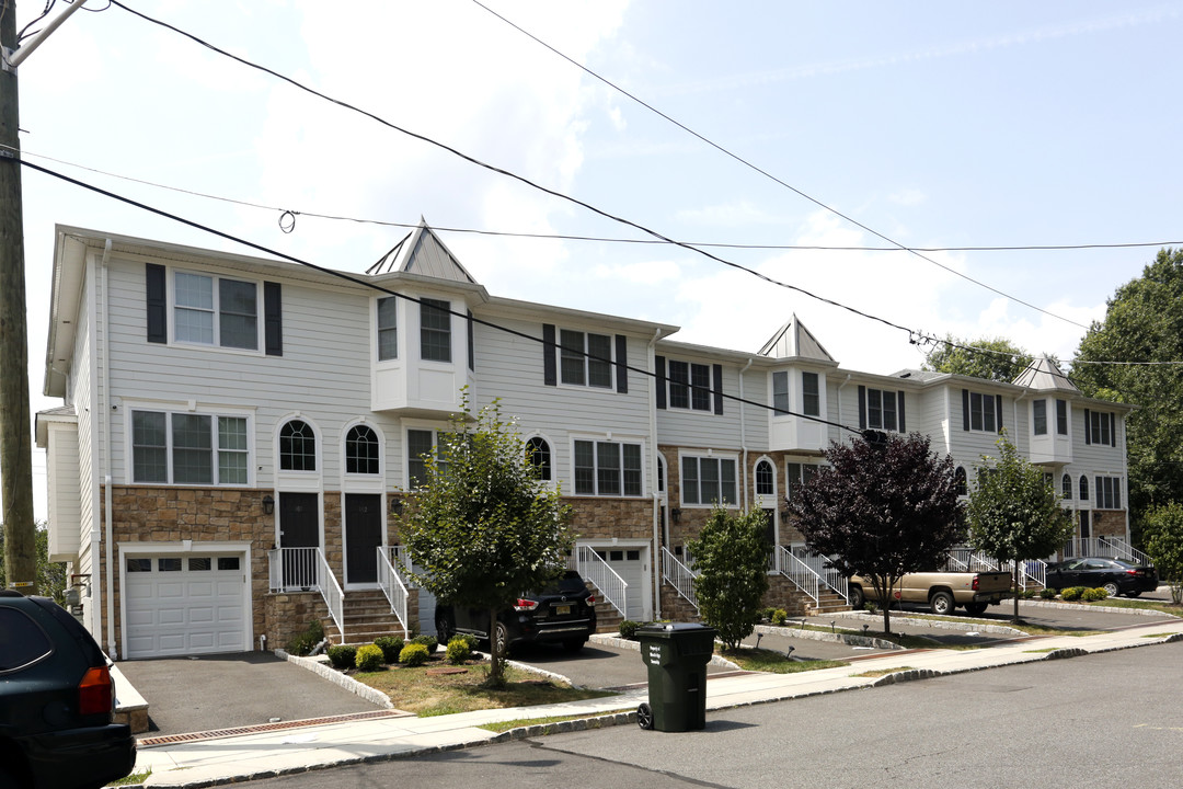 Piper Avenue Townhomes in Avenel, NJ - Foto de edificio