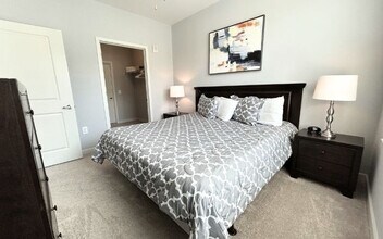 6400 Blue Stone Rd in Sandy Springs, GA - Foto de edificio - Building Photo