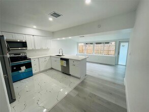 5130 NE 17th Terrace in Fort Lauderdale, FL - Building Photo - Building Photo