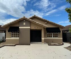 6936 W 25th Ave in Hialeah, FL - Building Photo