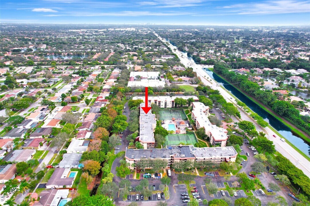 10501 W Broward Blvd in Fort Lauderdale, FL - Building Photo