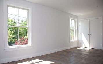 4 W Cross St in Croton Falls, NY - Building Photo - Building Photo