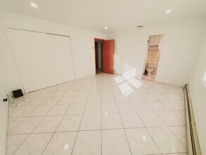 47 Dora St, Unit 3 in Stamford, CT - Building Photo - Building Photo