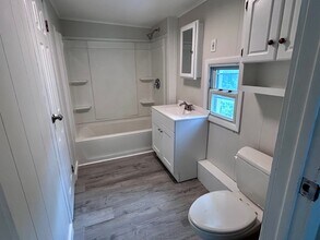140 Spring St, Unit 1 in Kingston, NY - Foto de edificio - Building Photo