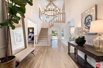 1075 Wallace Ridge in Beverly Hills, CA - Building Photo - Building Photo