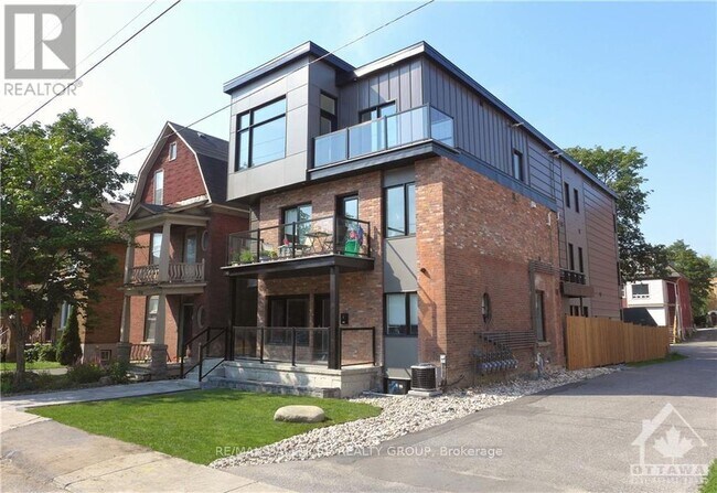 368-368 Chapel St in Ottawa, ON - Building Photo - Building Photo