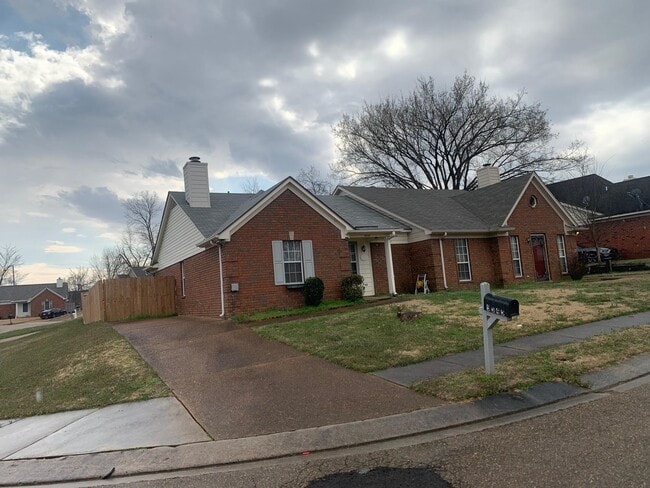 5545 Oak Branch Cir N in Memphis, TN - Building Photo - Building Photo