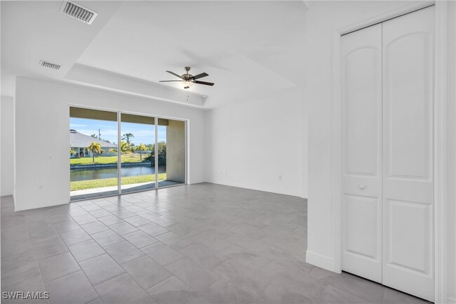 526 NW 9th St in Cape Coral, FL - Foto de edificio - Building Photo