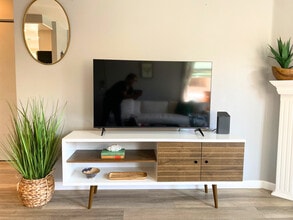 220 Woodland Pkwy in San Marcos, CA - Building Photo - Building Photo