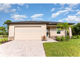 1108 NW 21st Ave in Cape Coral, FL - Building Photo