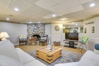 7 Creekside Ln in Barrington, IL - Foto de edificio - Building Photo