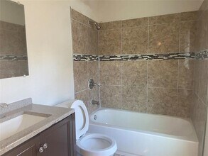 12115 Segrest Dr in Houston, TX - Building Photo - Building Photo