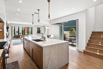 211 Topaz Ave in Newport Beach, CA - Building Photo - Building Photo