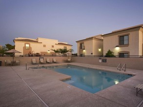 Indigo Pointe in Phoenix, AZ - Foto de edificio - Building Photo