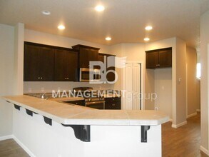 7084 NW Abigail Terrace in Portland, OR - Building Photo - Building Photo