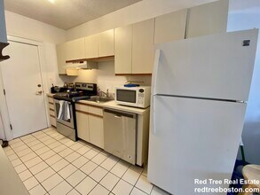137 Englewood Ave, Unit 42 in Boston, MA - Building Photo - Building Photo