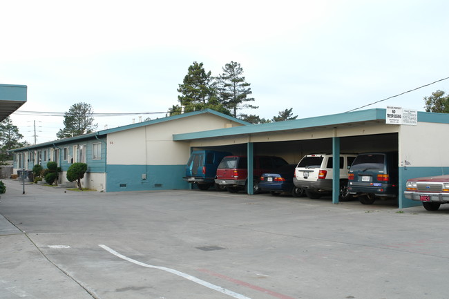 55 S Madeira Ave in Salinas, CA - Foto de edificio - Building Photo