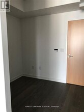 11 Wellesley St W in Toronto, ON - Building Photo - Building Photo