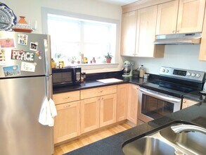37 Hampden St, Unit 8 in Northampton, MA - Building Photo - Building Photo