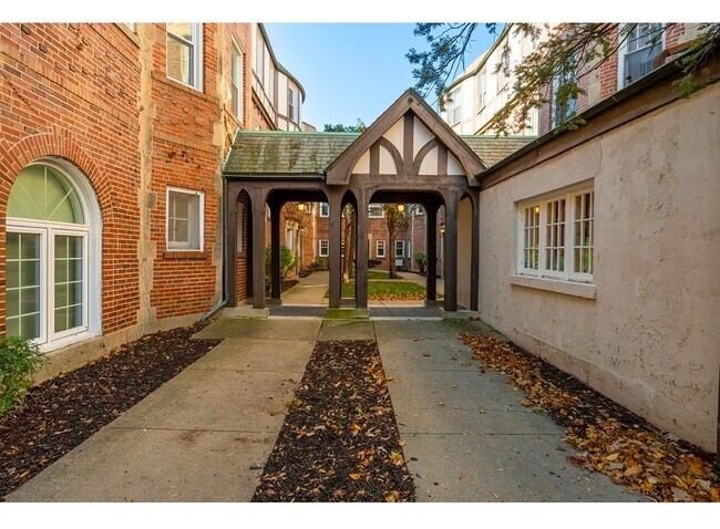 918 Green Bay Rd in Winnetka, IL - Foto de edificio - Building Photo