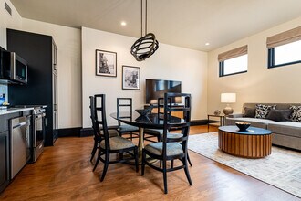 1011 Canal St in New Orleans, LA - Building Photo - Building Photo