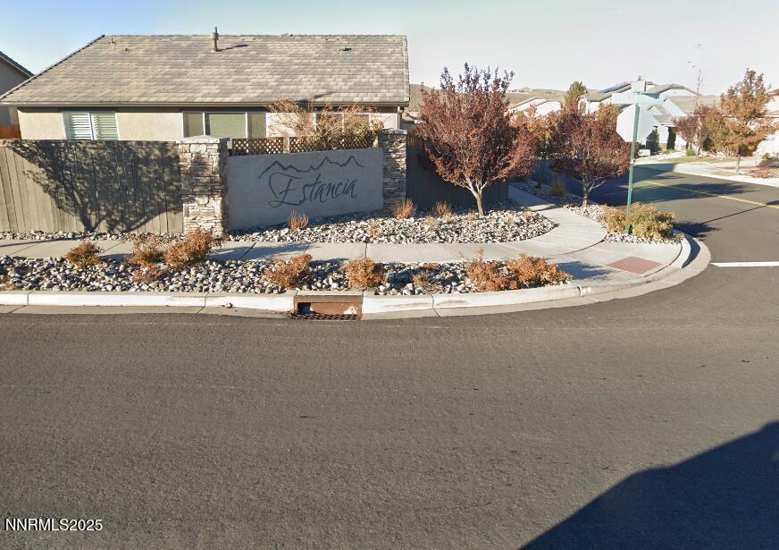 375 Mustengo Ct in Reno, NV - Building Photo