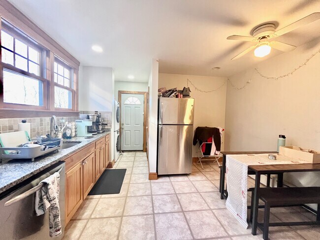 202 Calumet St, Unit 1 in Boston, MA - Building Photo - Building Photo