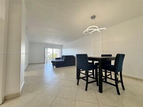 400 Kings Point Dr, Unit 411 in Sunny Isles Beach, FL - Building Photo - Building Photo