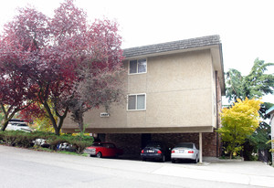 1925 Gilman Dr Apartments